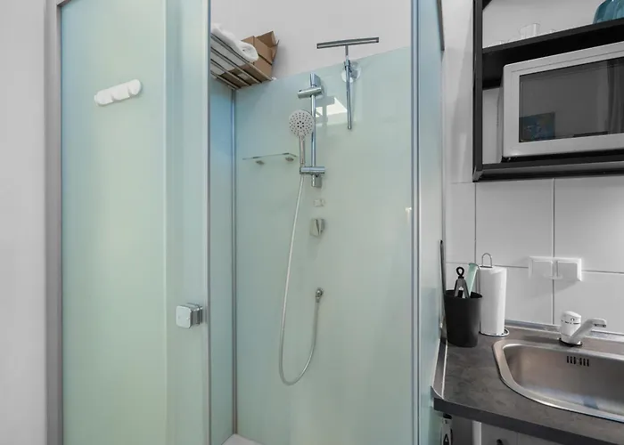 Loftly Kottbusser Damm 68 - Parkplatz - Self Check In - 300 Mbits Appartement Berlin