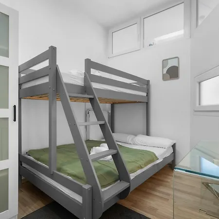 Loftly Kottbusser Damm 68 - Parkplatz - Self Check In - 300 Mbits Berlin