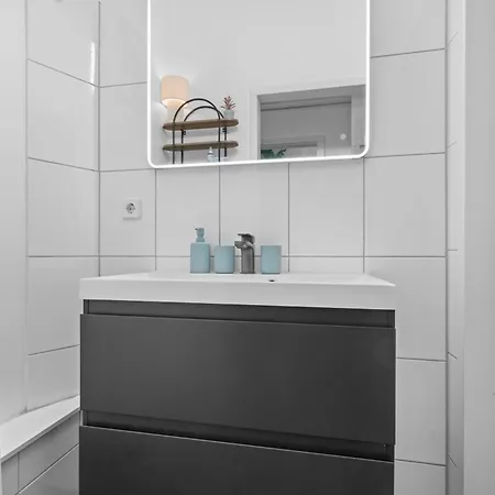 Apartment Loftly Kottbusser Damm 68 - Parkplatz - Self Check In - 300 Mbits *